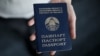 Белорусские силовики отобрали паспорта у некоторых освобожденных политзаключенных