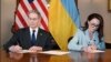 Министр финансов США Скотт Бессент и министр экономики Украины Юлия Свириденко подписывают соглашение по недрам